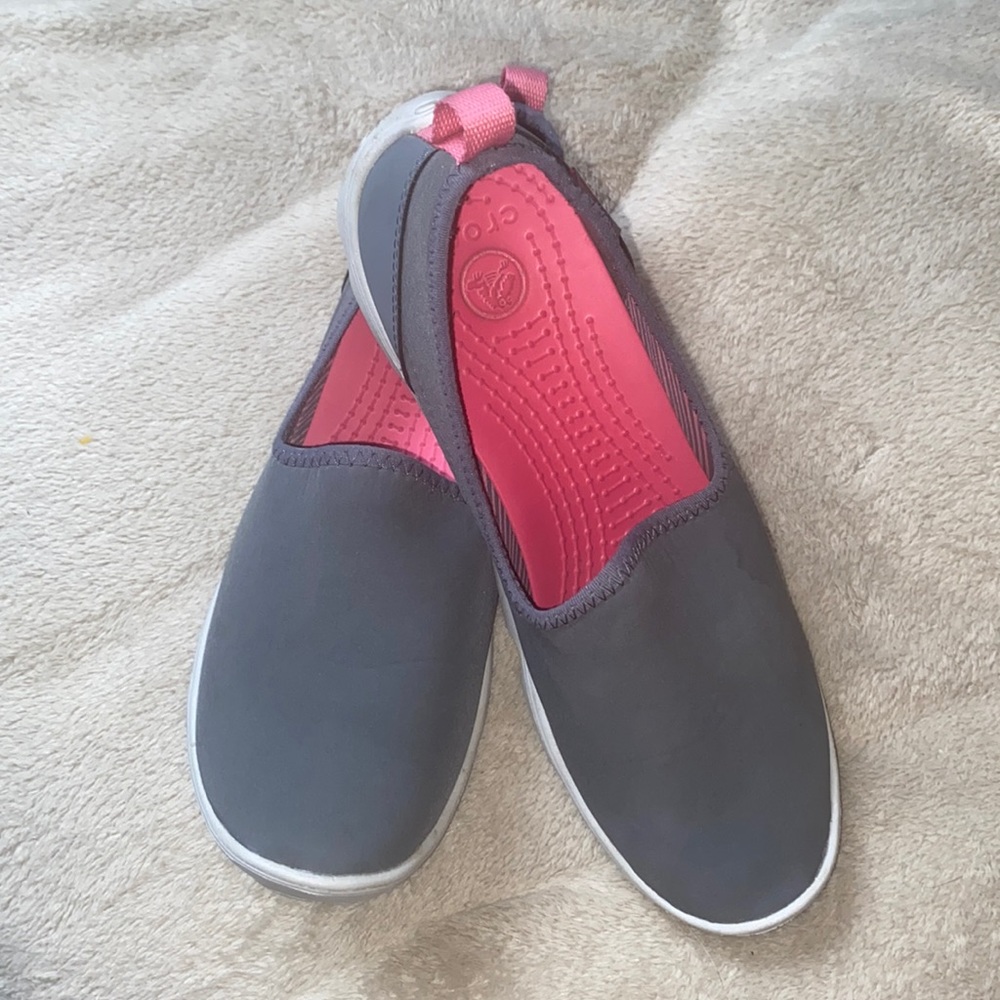 Crocs slip on shoe size 9 wide gray